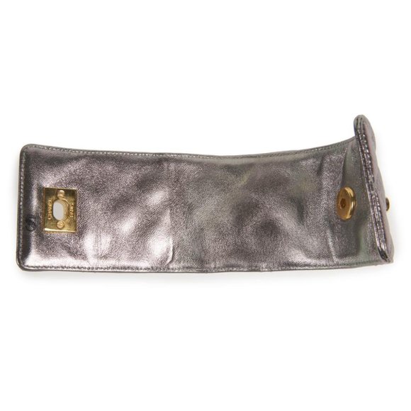 Chanel Quilted Silver Leather CC Gold Turn-Lock Wide Cuff - Picture 2 of 3